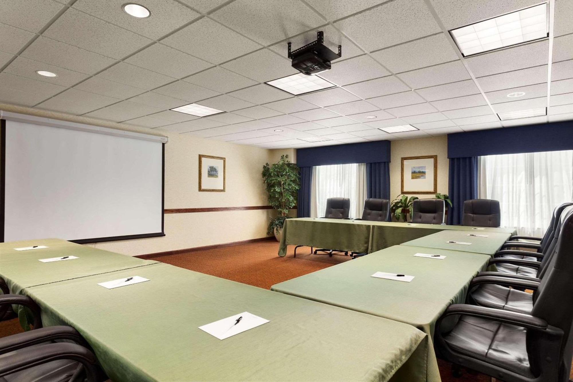 Country Inn & Suites By Radisson, Madison, Al Buitenkant foto