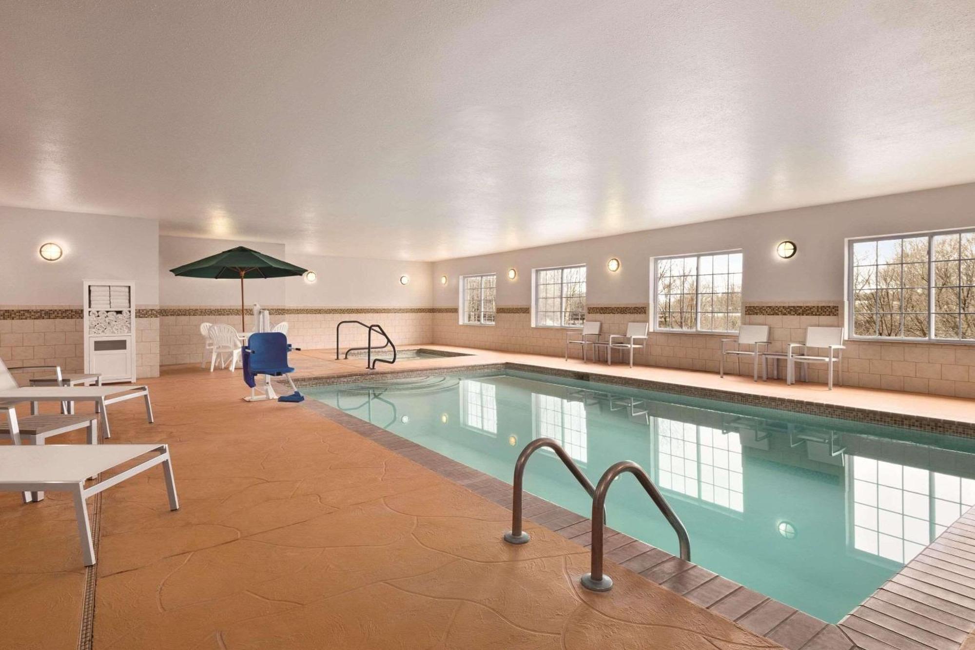 Country Inn & Suites By Radisson, Madison, Al Buitenkant foto