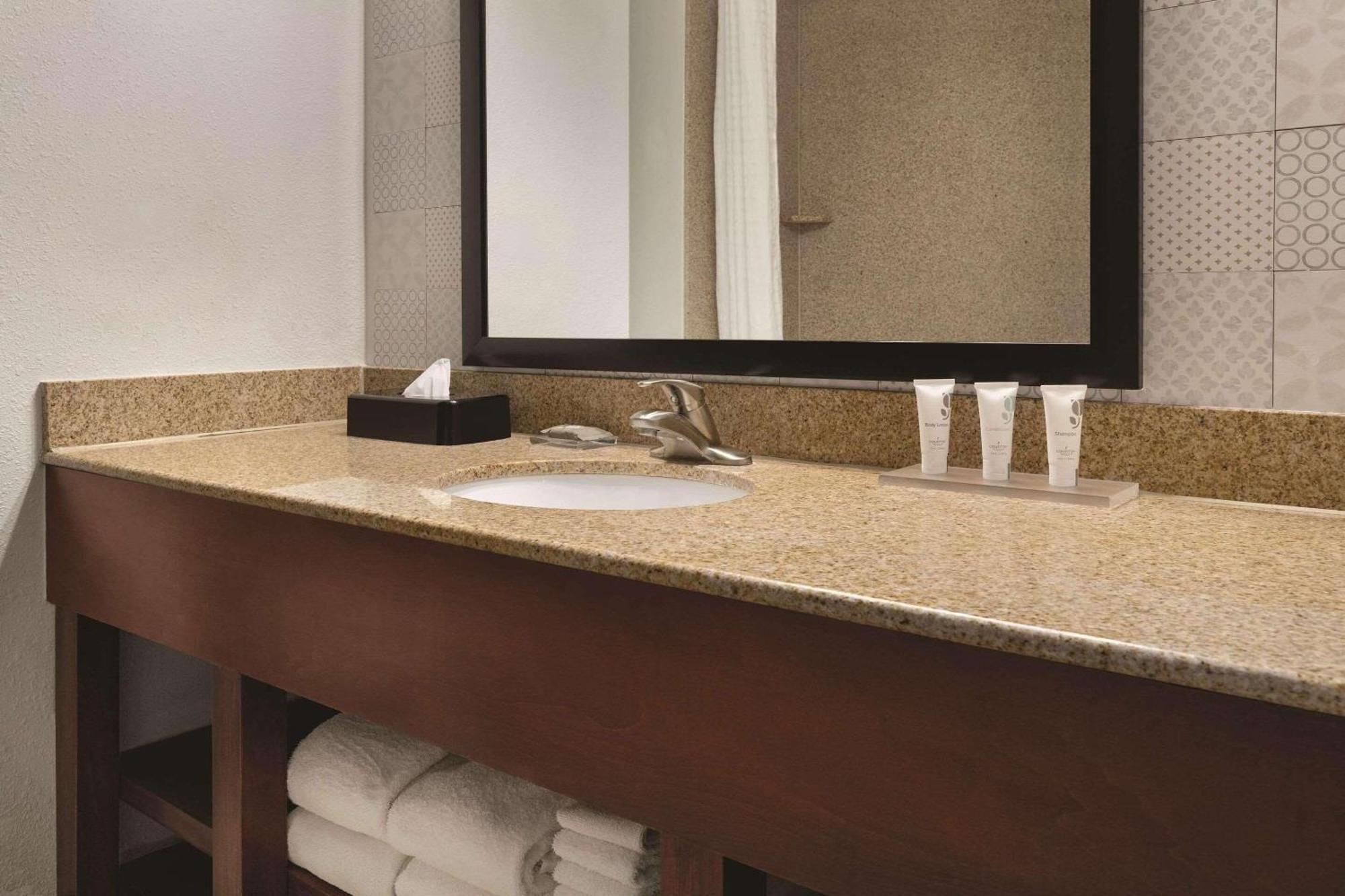 Country Inn & Suites By Radisson, Madison, Al Buitenkant foto